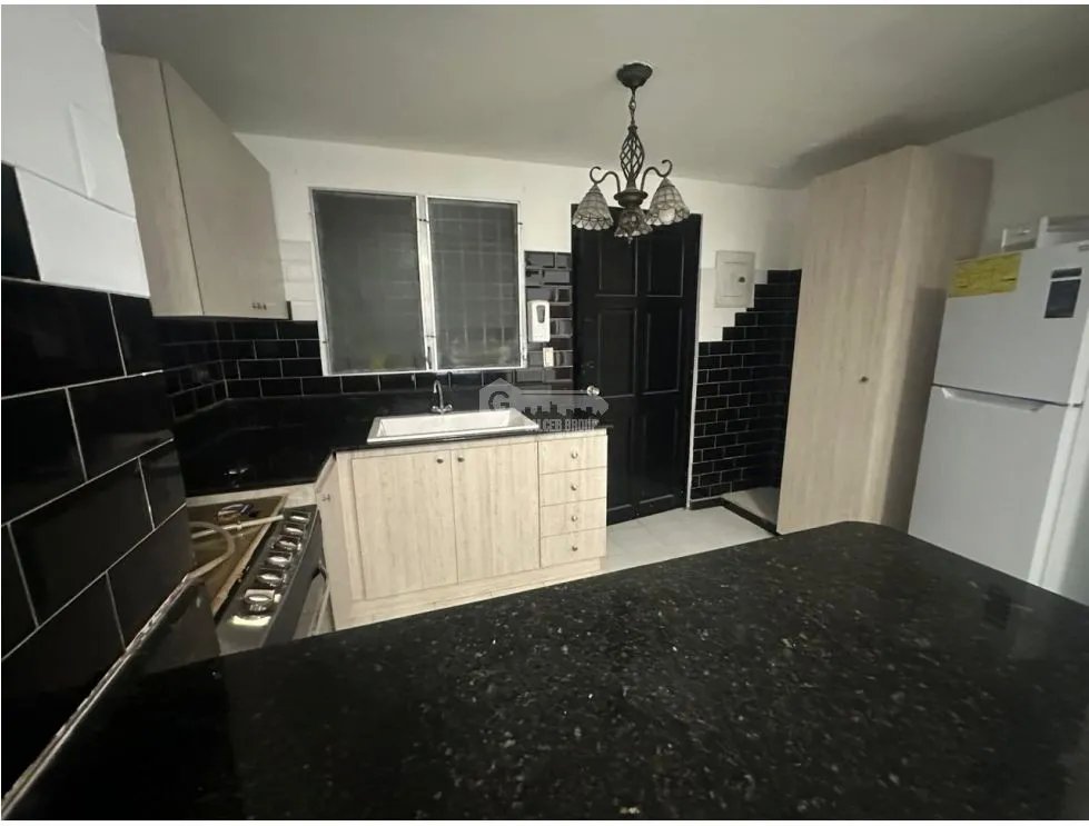 SE VENDE CASA EN CHANIS LA FONTANA 232M 5 HABITACIONES 2 NIVELES
