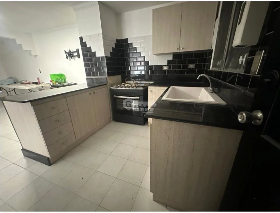 SE VENDE CASA EN CHANIS LA FONTANA 232M 5 HABITACIONES 2 NIVELES