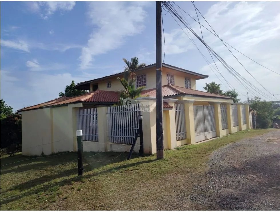 CHORRERA / GUADALUPE / 4 HABITACIONES / 600 M2 / 2 BAÑOS / PATIO