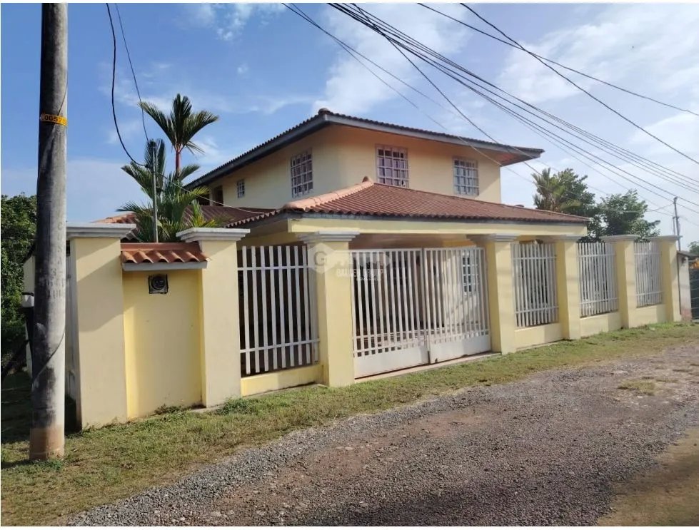 CHORRERA / GUADALUPE / 4 HABITACIONES / 600 M2 / 2 BAÑOS / PATIO