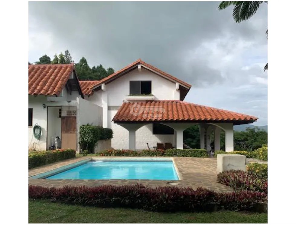 CHAME / SORA / 4 HABITACIONES / 10 HECTAREAS / 4 BAÑOS / PISCINA