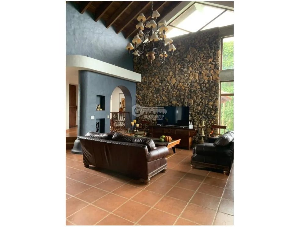 CHAME / SORA / 4 HABITACIONES / 10 HECTAREAS / 4 BAÑOS / PISCINA