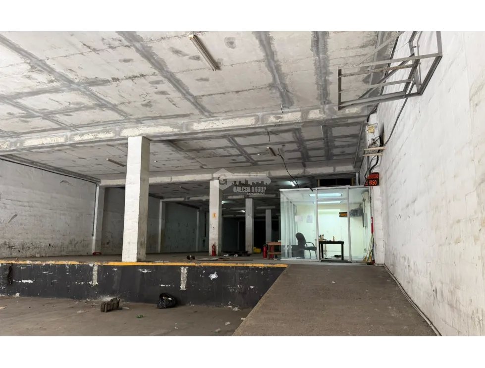 SE VENDE GALERA COMERCIAL EN ZONA LIBRE 3700M OFICINA Y 3 NIVELES