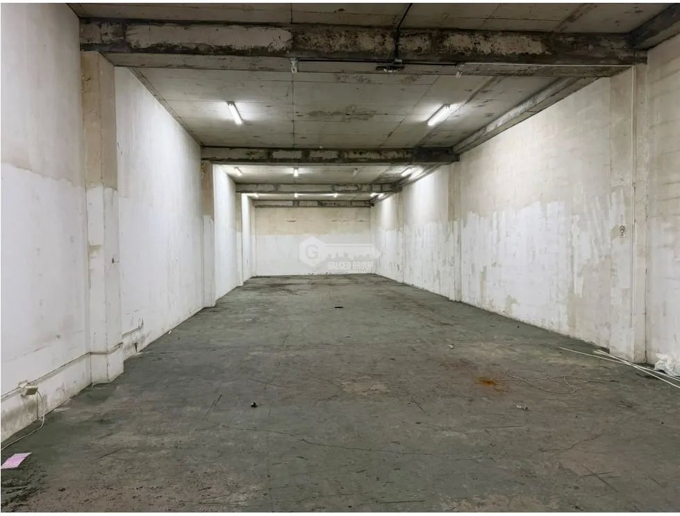 COLON / ZONA LIBRE / GALERA COMERCIAL / 3700M / OFICINA / 3 NIVELES