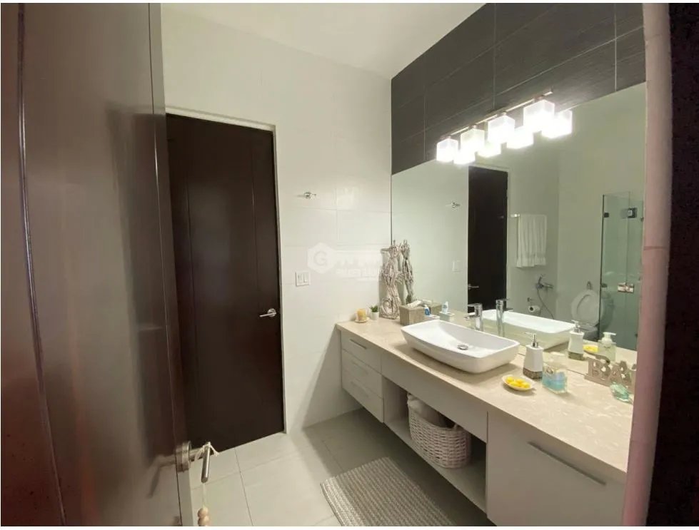SE VENDE APARTAMENTO EN PUNTA BARCO 218M 4 HABITACIONES VISTA AL MAR