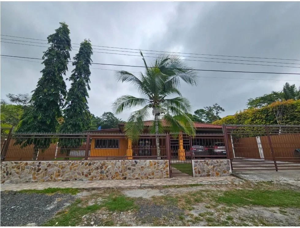 SE VENDE CASA EN CAPIRA 1000 M2 CON PISCINA