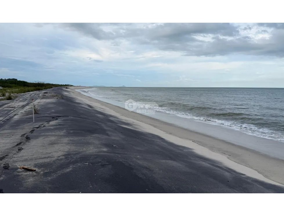 SE VENDE LOTE EN GORGONA PLAYA MALIBÚ 1200 M FRENTE AL MAR