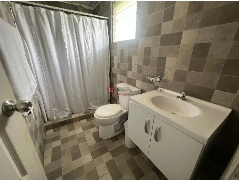SE VENDE CASA EN CORONADO 1500M 5 HABITACIONES A PASOS DE LA PLAYA
