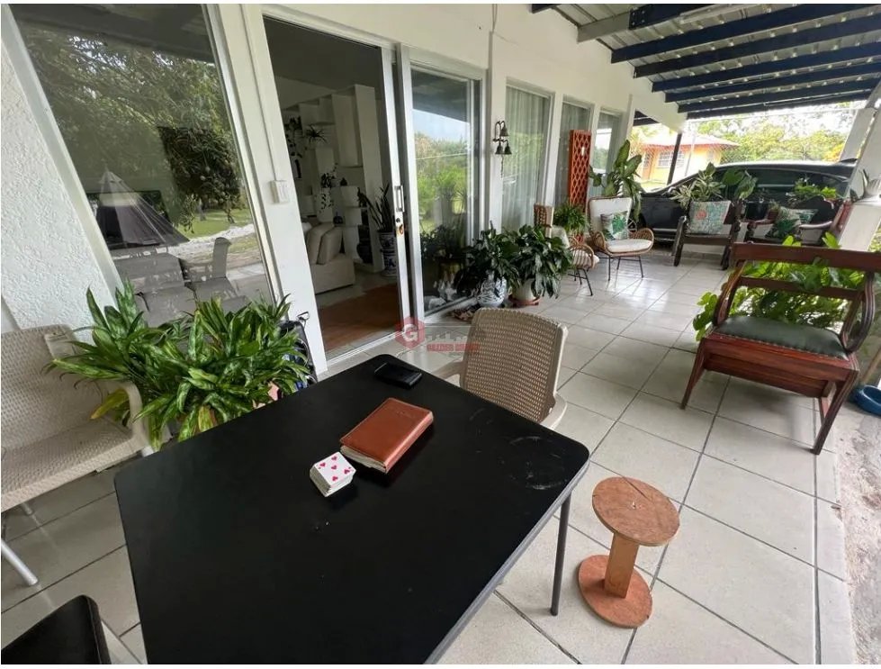 SE VENDE CASA EN CORONADO 1500M 5 HABITACIONES A PASOS DE LA PLAYA