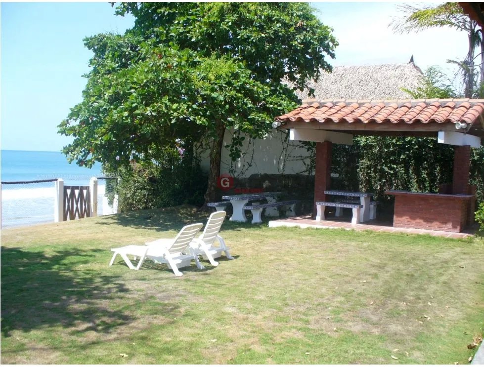 SE VENDE CASA EN CORONADO  2,475 M2 FRENTE A LA PLAYA