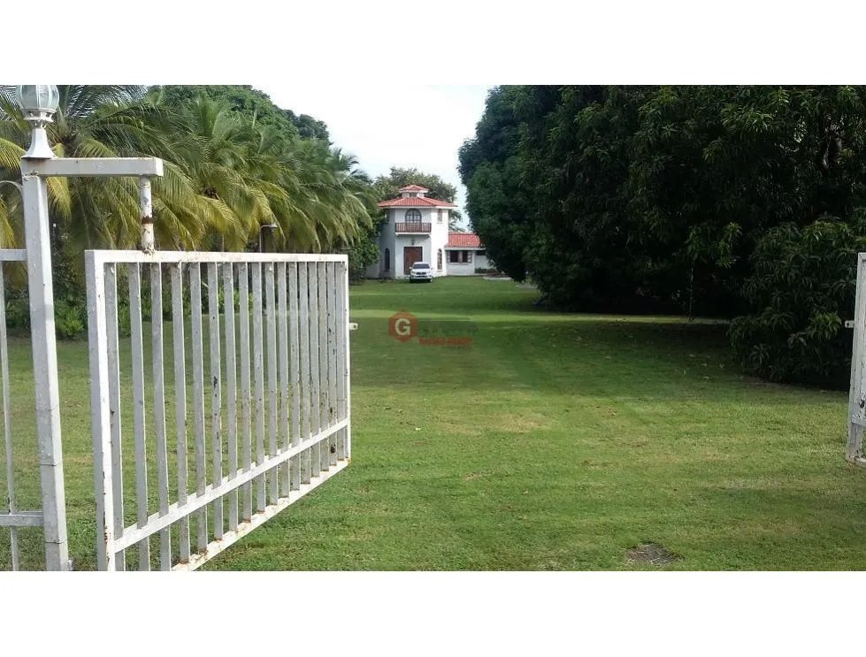 SE VENDE CASA EN CORONADO  2,475 M2 FRENTE A LA PLAYA