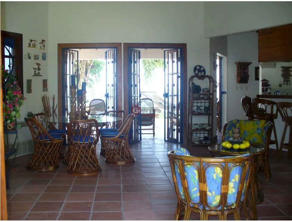 SE VENDE CASA EN CORONADO  2,475 M2 FRENTE A LA PLAYA