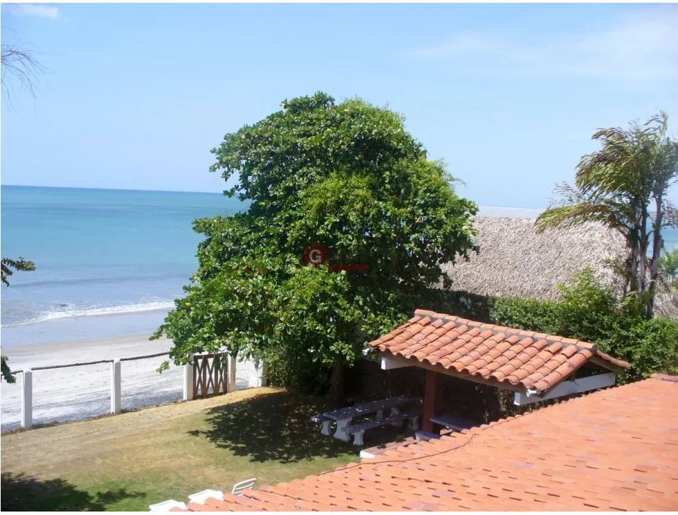 SE VENDE CASA EN CORONADO  2,475 M2 FRENTE A LA PLAYA