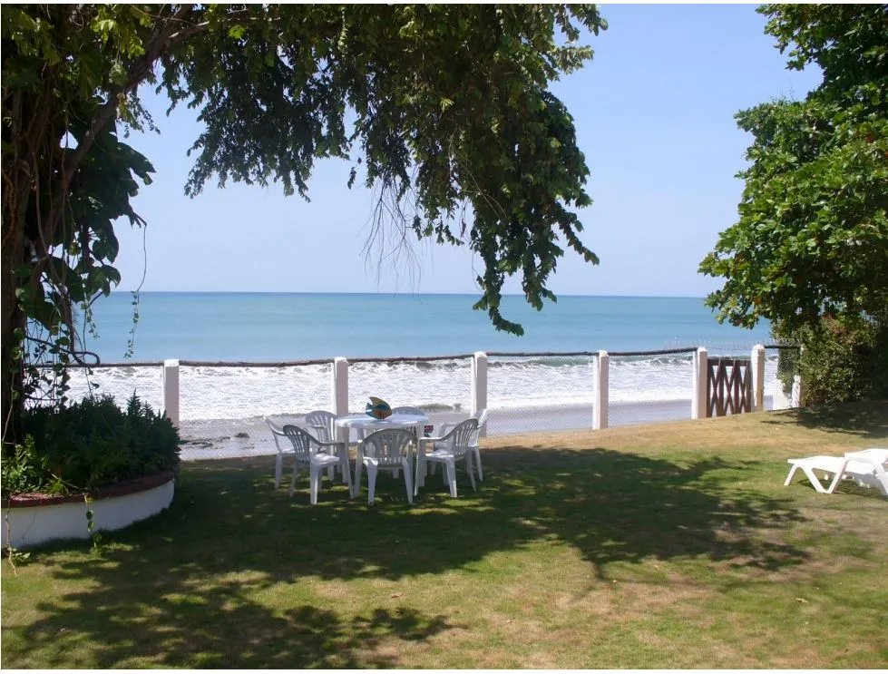 SE VENDE CASA EN CORONADO  2,475 M2 FRENTE A LA PLAYA