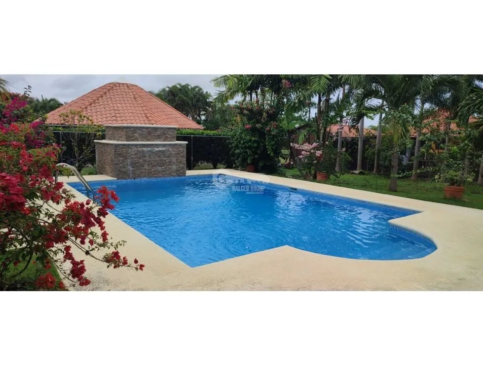SE VENDE CASA EN GORGONA 1407 M2  CON PISCINA CERCA DE LA PLAYA