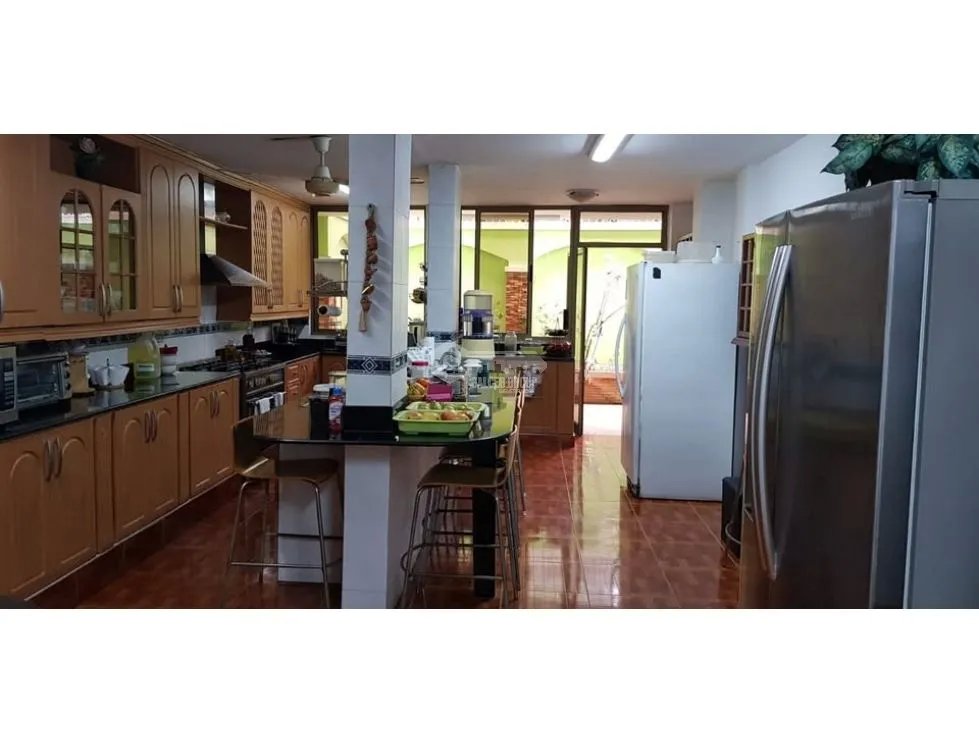 SE VENDE CASA EN SAN FRANCISCO 400M 3 HABITACION AMOBLADO 2 NIVELES