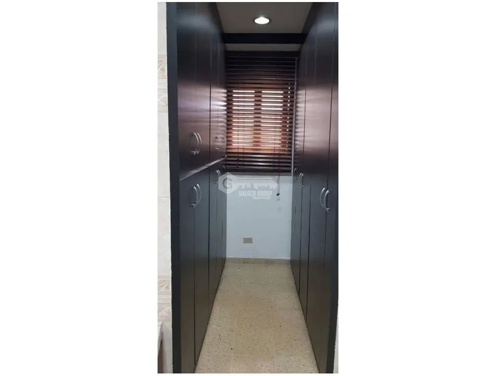SE VENDE CASA EN SAN FRANCISCO 400M 3 HABITACION AMOBLADO 2 NIVELES