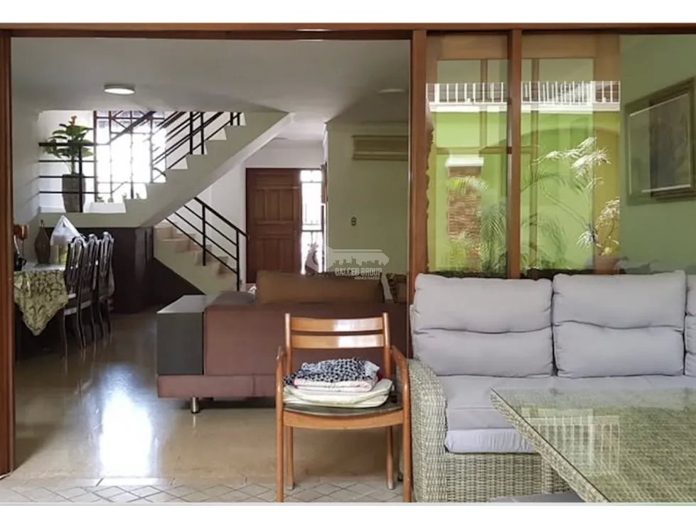 SE VENDE CASA EN SAN FRANCISCO 400M 3 HABITACION AMOBLADO 2 NIVELES
