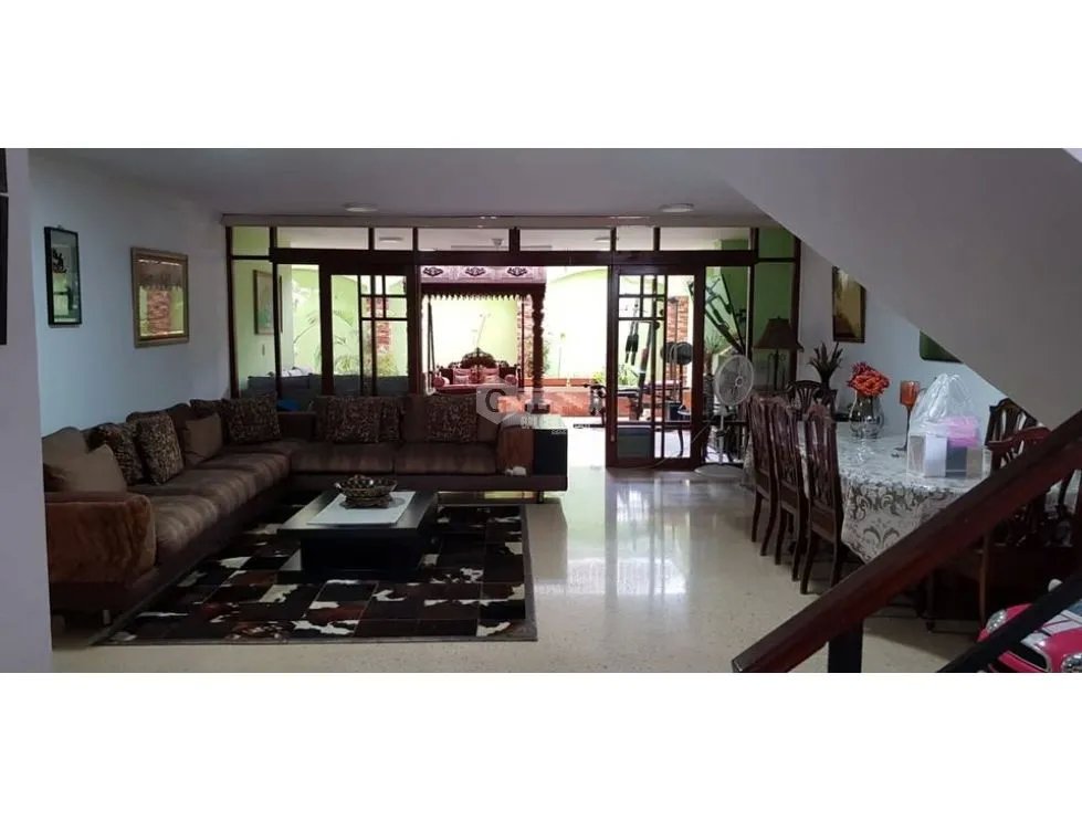 SE VENDE CASA EN SAN FRANCISCO 400M 3 HABITACION AMOBLADO 2 NIVELES