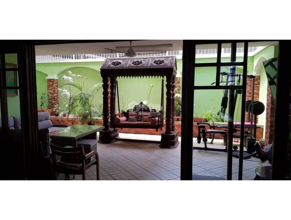 SE VENDE CASA EN SAN FRANCISCO 400M 3 HABITACION AMOBLADO 2 NIVELES