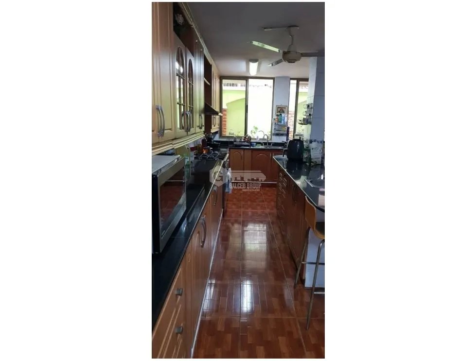 SE VENDE CASA EN SAN FRANCISCO 400M 3 HABITACION AMOBLADO 2 NIVELES