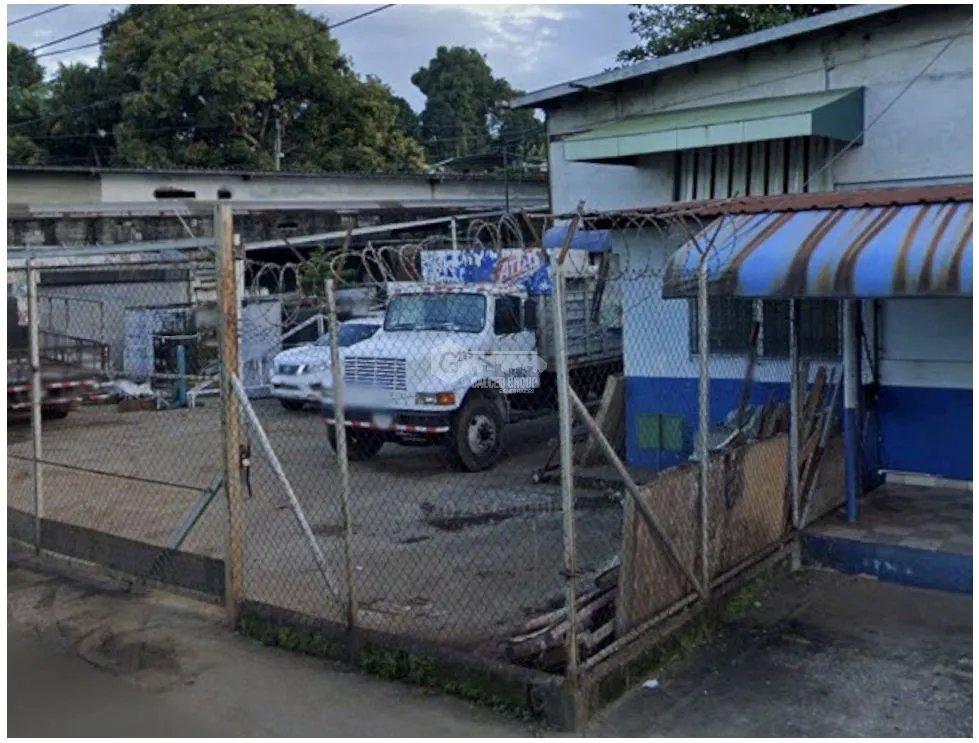 Building for sale in Rio Abajo