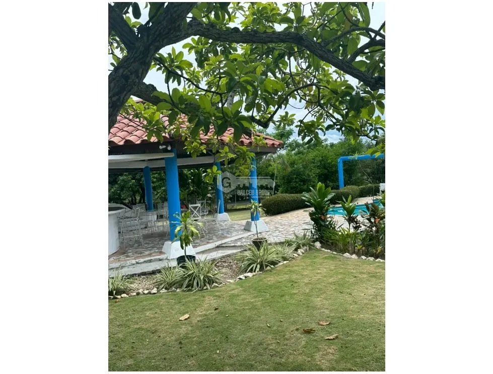 SE VENDE CASA EN CORONADO  3750 M2 CON PISCINA
