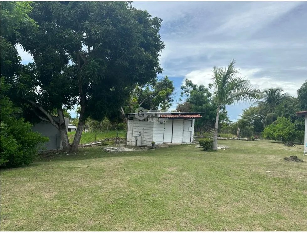SE VENDE CASA EN CORONADO  3750 M2 CON PISCINA