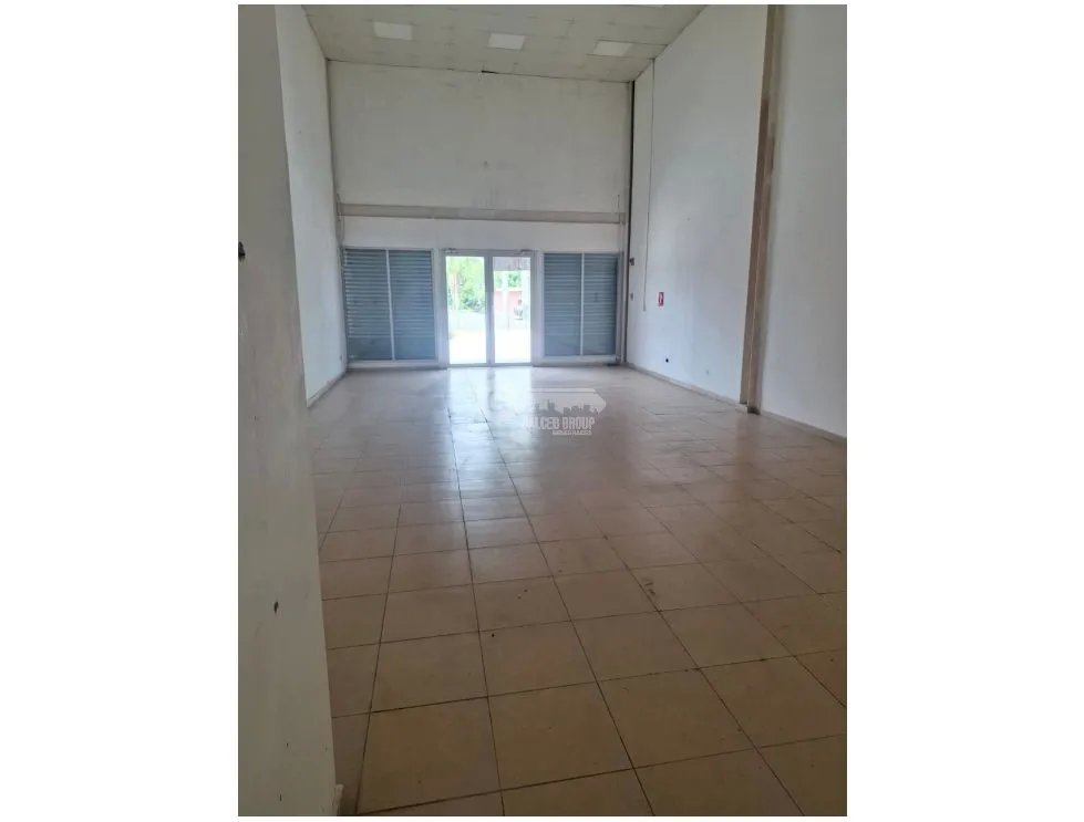 CAPIRA / PLAZA BUENA VISTA / 80M2 / PLANTA BAJA / SIN DIVISIONES