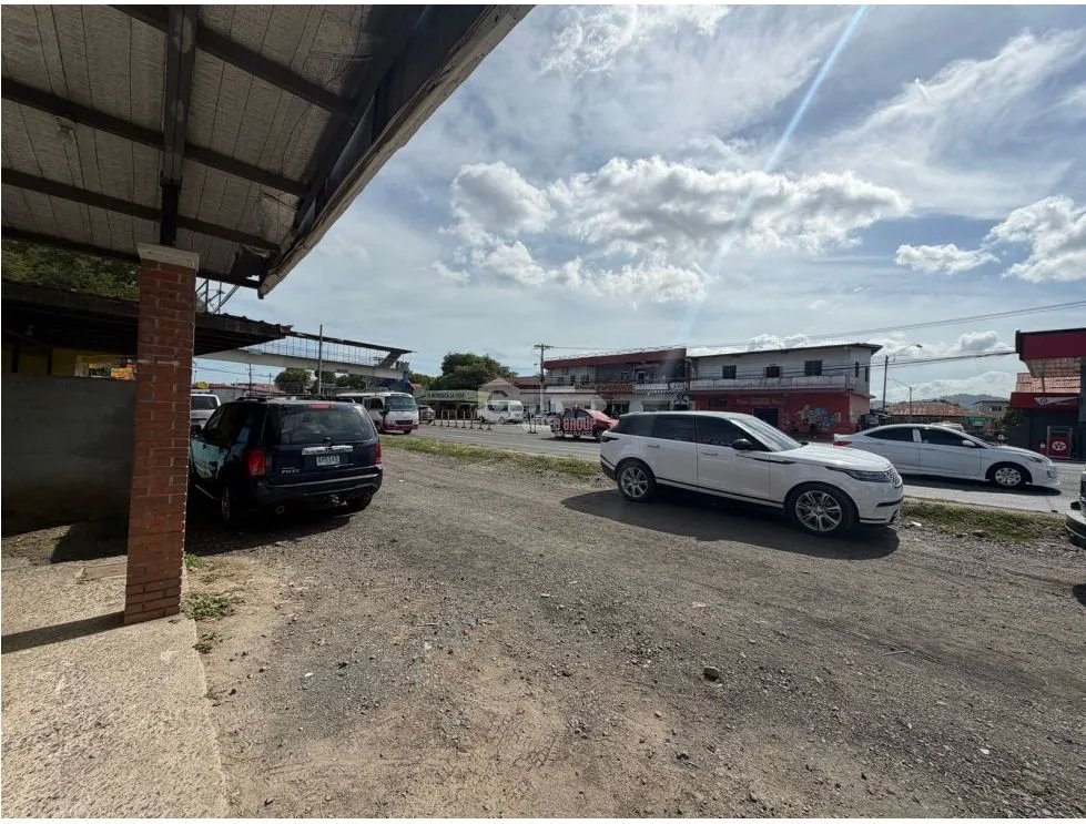 SE VENDE LOCAL COMERCIAL EN CHAME BEJUCO  240 M2