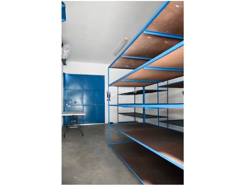SE ALQUILA BODEGA EN LA 12 DE OCTUBRE 700M2 REMODELADA  2 NIVELES