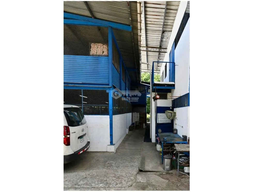 BODEGA / 12 DE OCTUBRE / 700M2 / CÓDIGO C-2 / GALERAS / 2 NIVELES