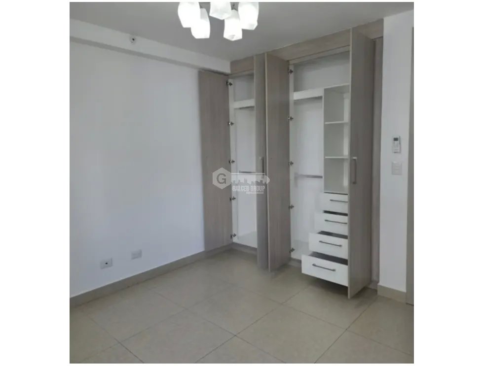 SE ALQUILA APARTAMENTO EN CLAYTON 153 M2 FULL AMOBLADO VISTA AL CANAL