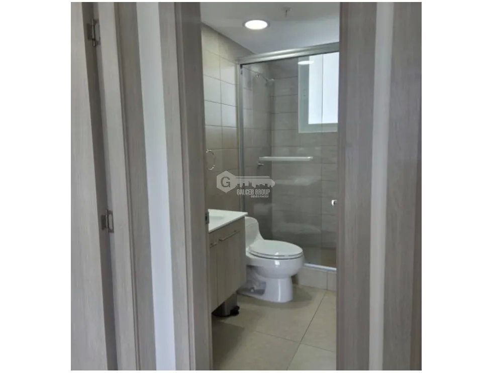 SE ALQUILA APARTAMENTO EN CLAYTON 153 M2 FULL AMOBLADO VISTA AL CANAL