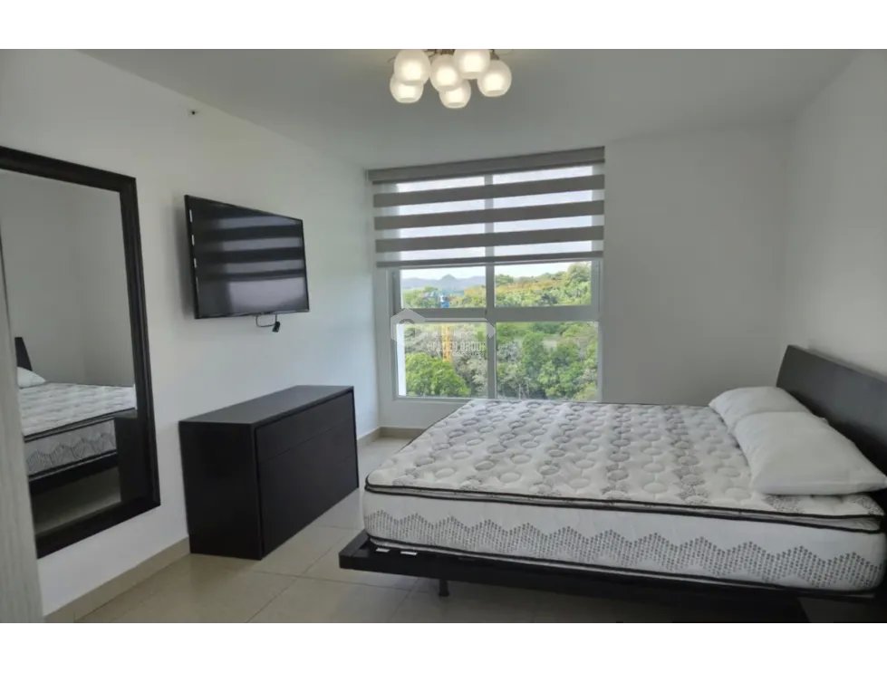 SE ALQUILA APARTAMENTO EN CLAYTON 153 M2 FULL AMOBLADO VISTA AL CANAL