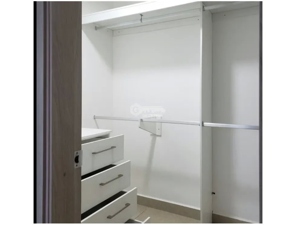 SE ALQUILA APARTAMENTO EN CLAYTON 153 M2 FULL AMOBLADO VISTA AL CANAL