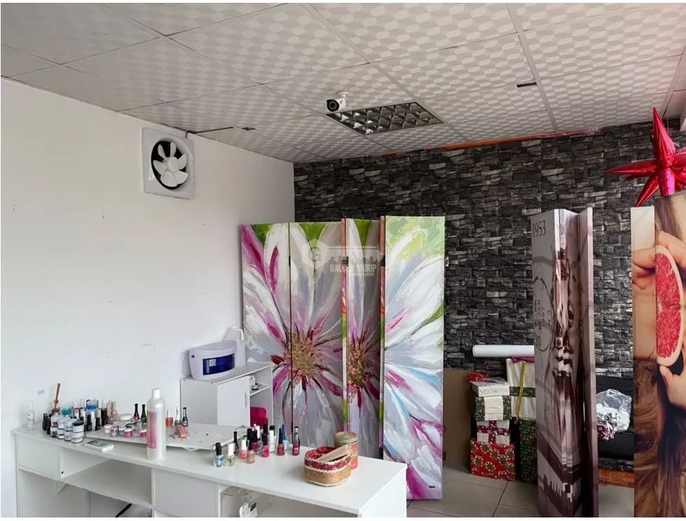 SE ALQUILA AMPLIO LOCAL EN CONDADO DEL REY PLAZA ROKAS 110 M2