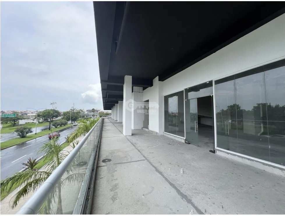 SE ALQUILA LOCAL COMERCIAL THE SANDS APARTAMENTS EN AV. BALBOA 180 M2