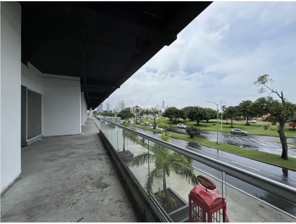 LOCAL COMERCIAL / THE SANDS / AV. BALBOA / 180 M2 / VACIO