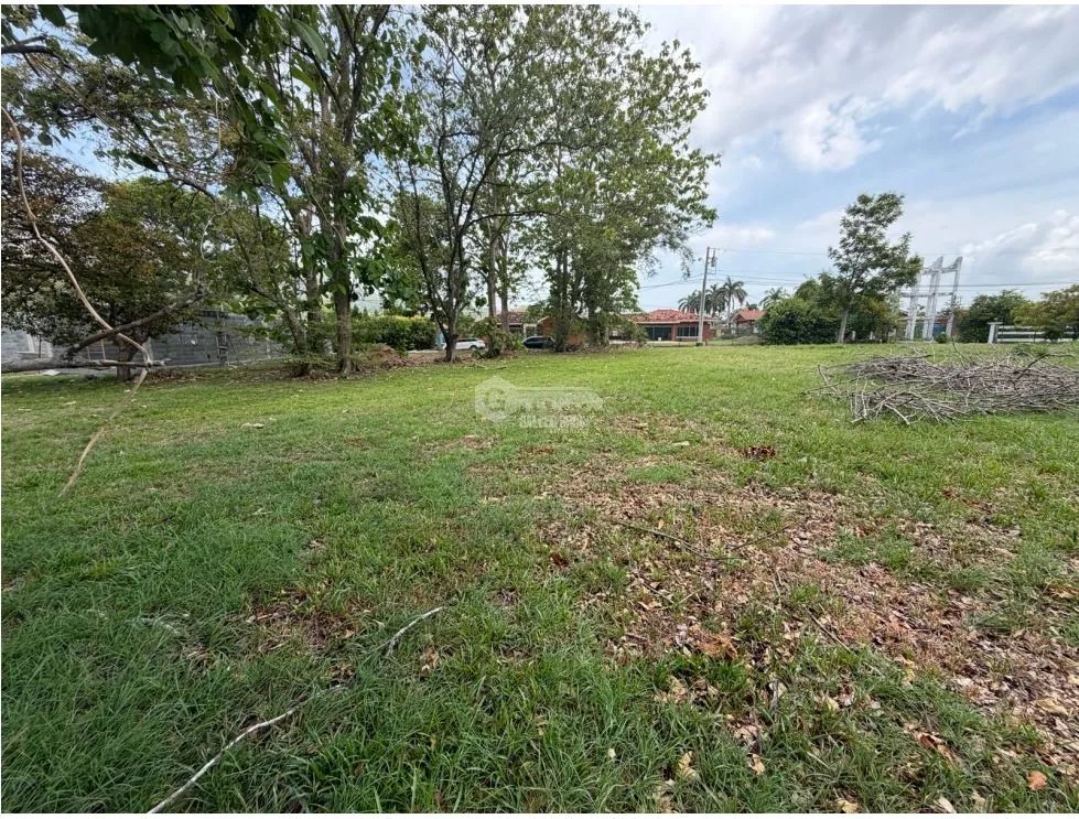 TERRENO / CHAME / 960 M2 / LA COLONIA / LOTE PLANO CON GARITA