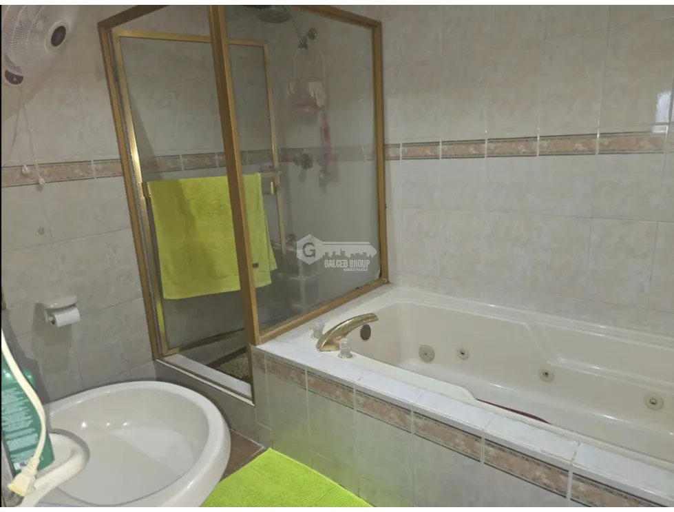 PARQUE LEFEVRE / SANTA ELENA / 4 HABITACIONES / 250m2 / 5 BAÑOS