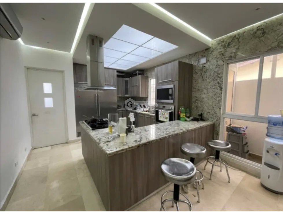 SE VENDE CASA EN BRISAS DEL GOLF 300 M2 CON HERMOSO PATIO LATERAL
