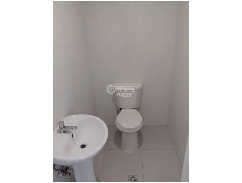 SE ALQUILA AMPLIO LOCAL EN CALLE 50 POR ESTRENAR 75m2