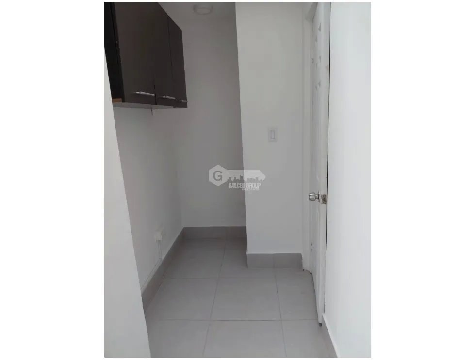 SE ALQUILA AMPLIO LOCAL EN CALLE 50 POR ESTRENAR 75m2