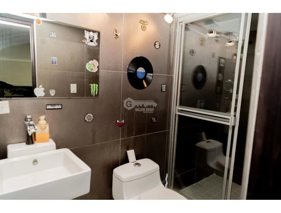 SE VENDE CASA EN BETANIA DE 4 NIVELES TERRAZA CON PISCINA