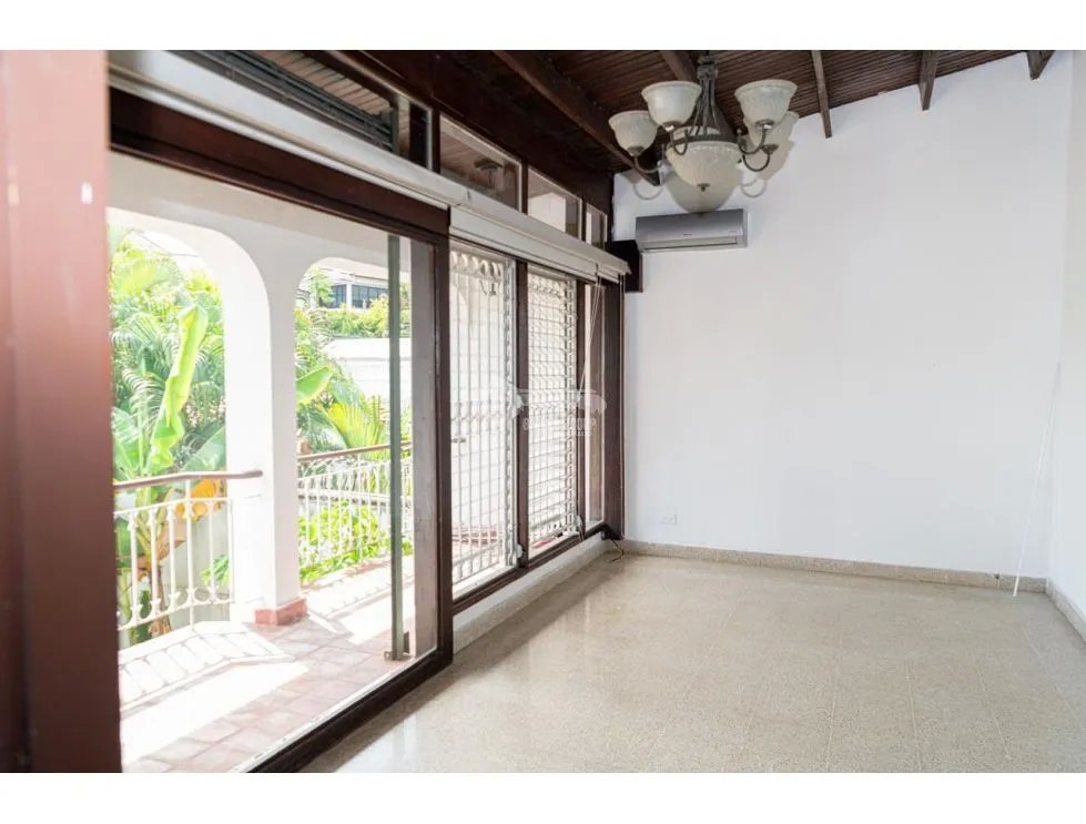SE VENDE CASA EN BETANIA URB. LOS ANGELES DE 4 NIVELES 450 m2 PATIO