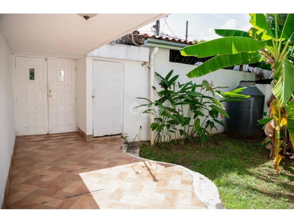 SE VENDE CASA EN BETANIA URB. LOS ANGELES DE 4 NIVELES 450 m2 PATIO