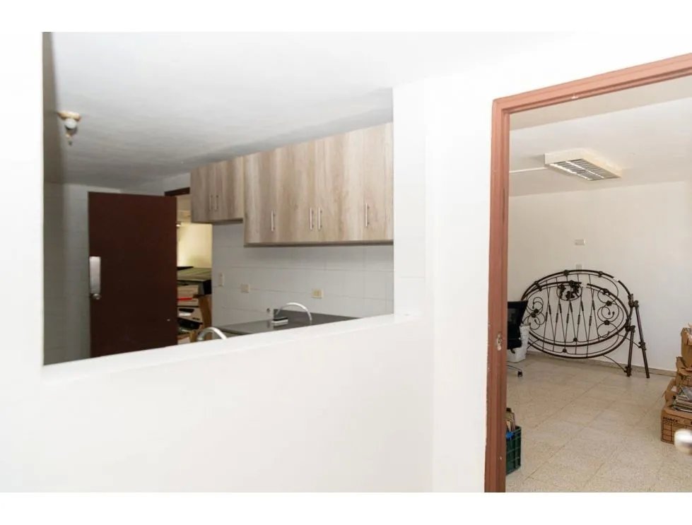 SE VENDE CASA EN BETANIA URB. LOS ANGELES DE 4 NIVELES 450 m2 PATIO
