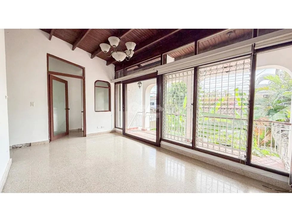 BETANIA  / URB. LOS ANGELES / CASA DE 4 NIVELES / 450 m2 / PATIO