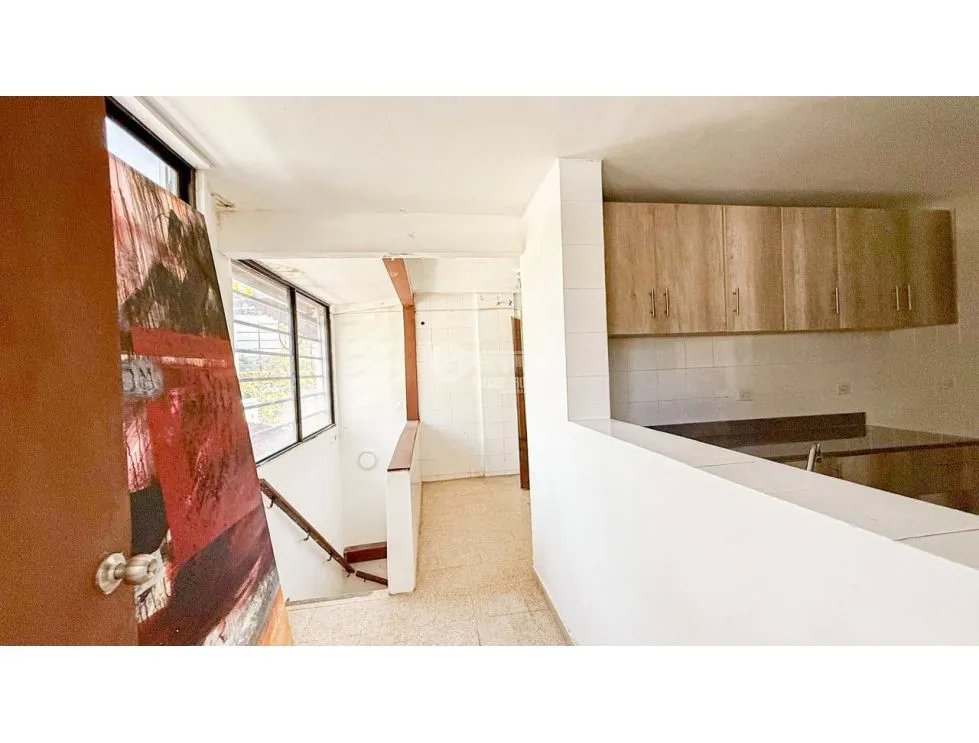 BETANIA  / URB. LOS ANGELES / CASA DE 4 NIVELES / 450 m2 / PATIO